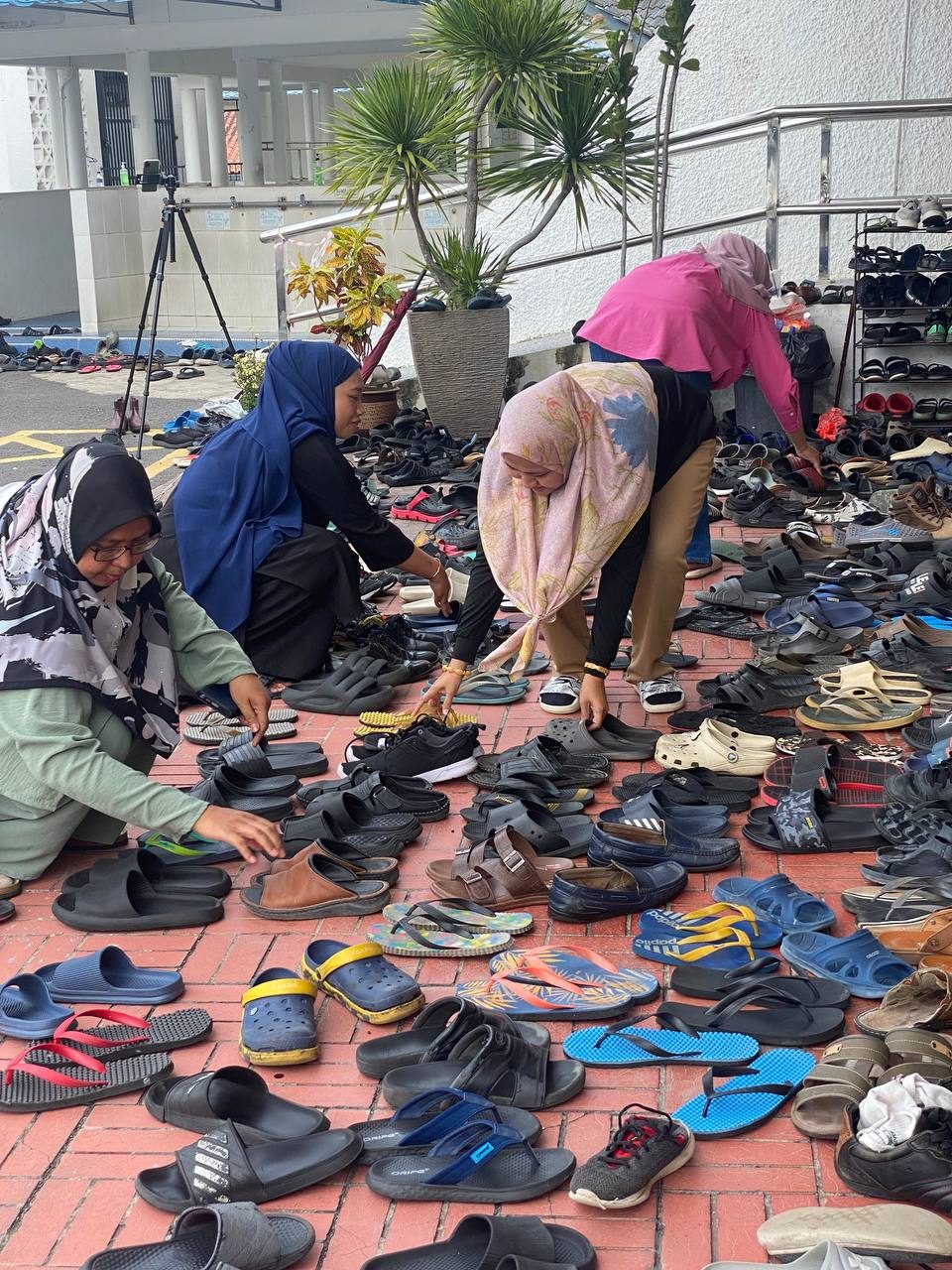 CSR Jumaat: Senyuman Manis di Masjid Negeri bersama Ice Tea Peach Mengkudu — 5