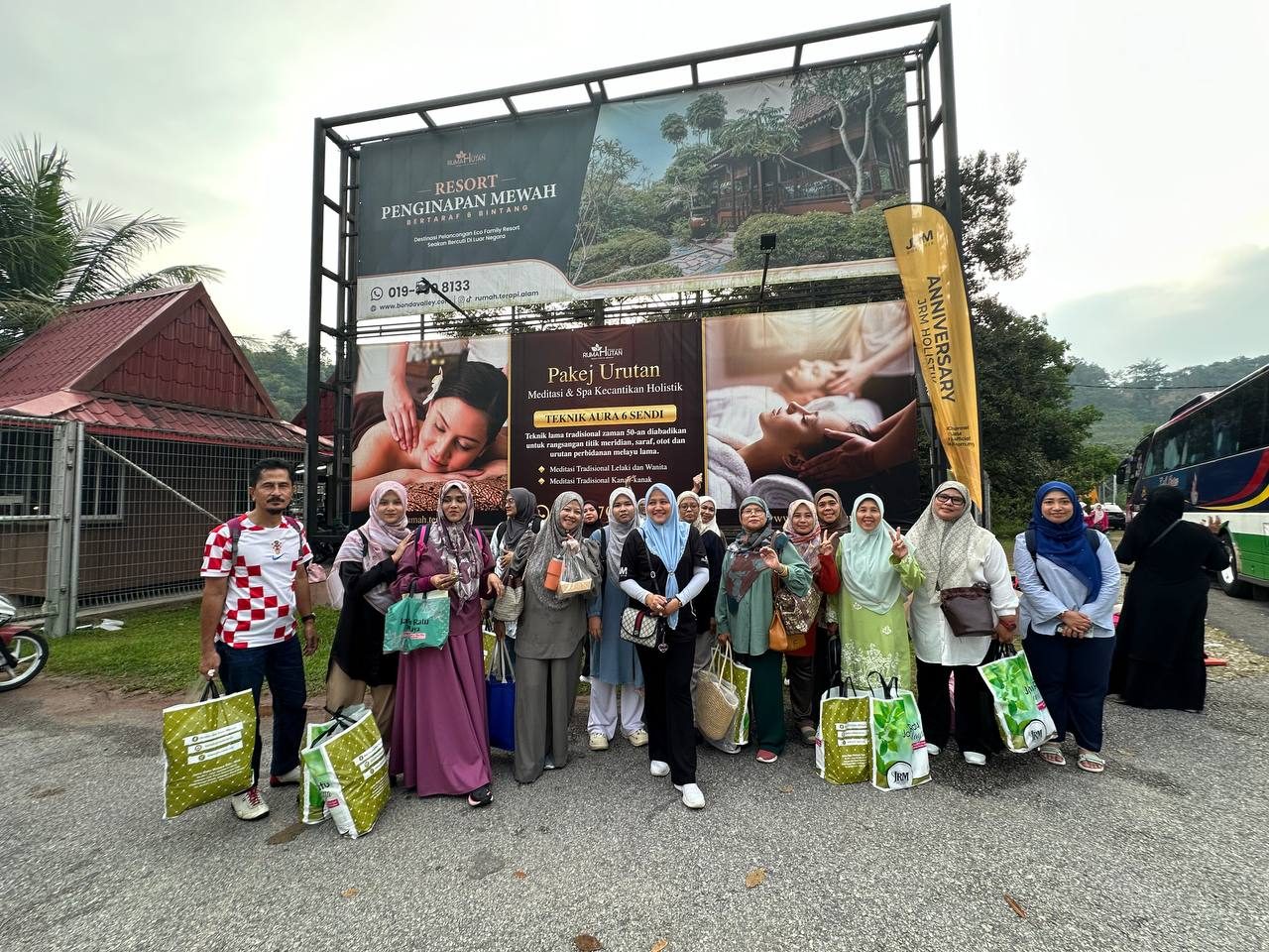 Program Anniversary JRM Holistik yang Ke- 14 Tahun dan Program Sejuta Rahmat di Rumah Hutan Terapi Alam — 1