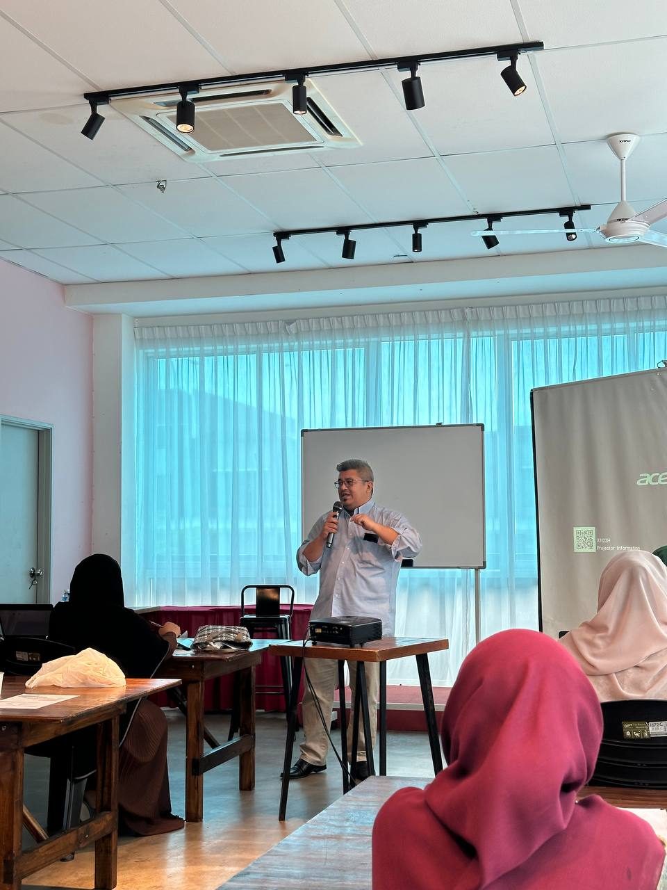 Kelas Whitelist dan Editing Video bersama Coach Maxx 11 Januari 2025 — 12