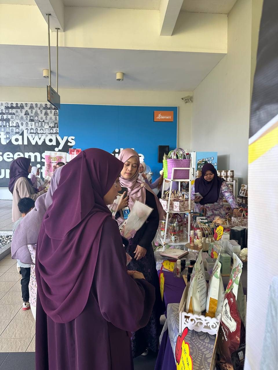 Booth Pengedar, Puan Nur Hafizah di MAHB Corporate Office sempena Women's Day 10 Mac 2025 — 8