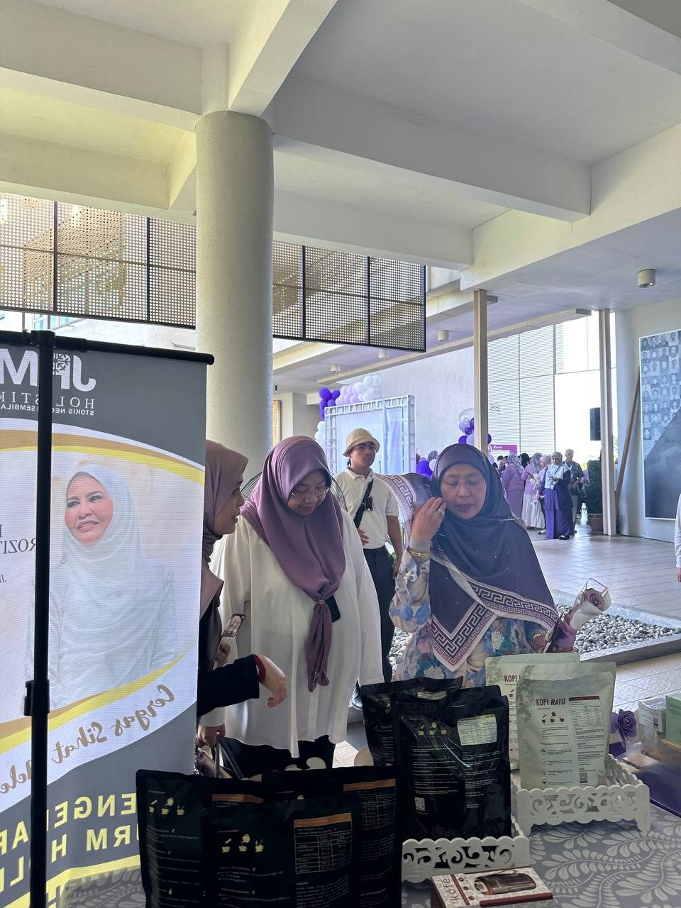 Booth Pengedar, Puan Nur Hafizah di MAHB Corporate Office sempena Women's Day 10 Mac 2025 — 9