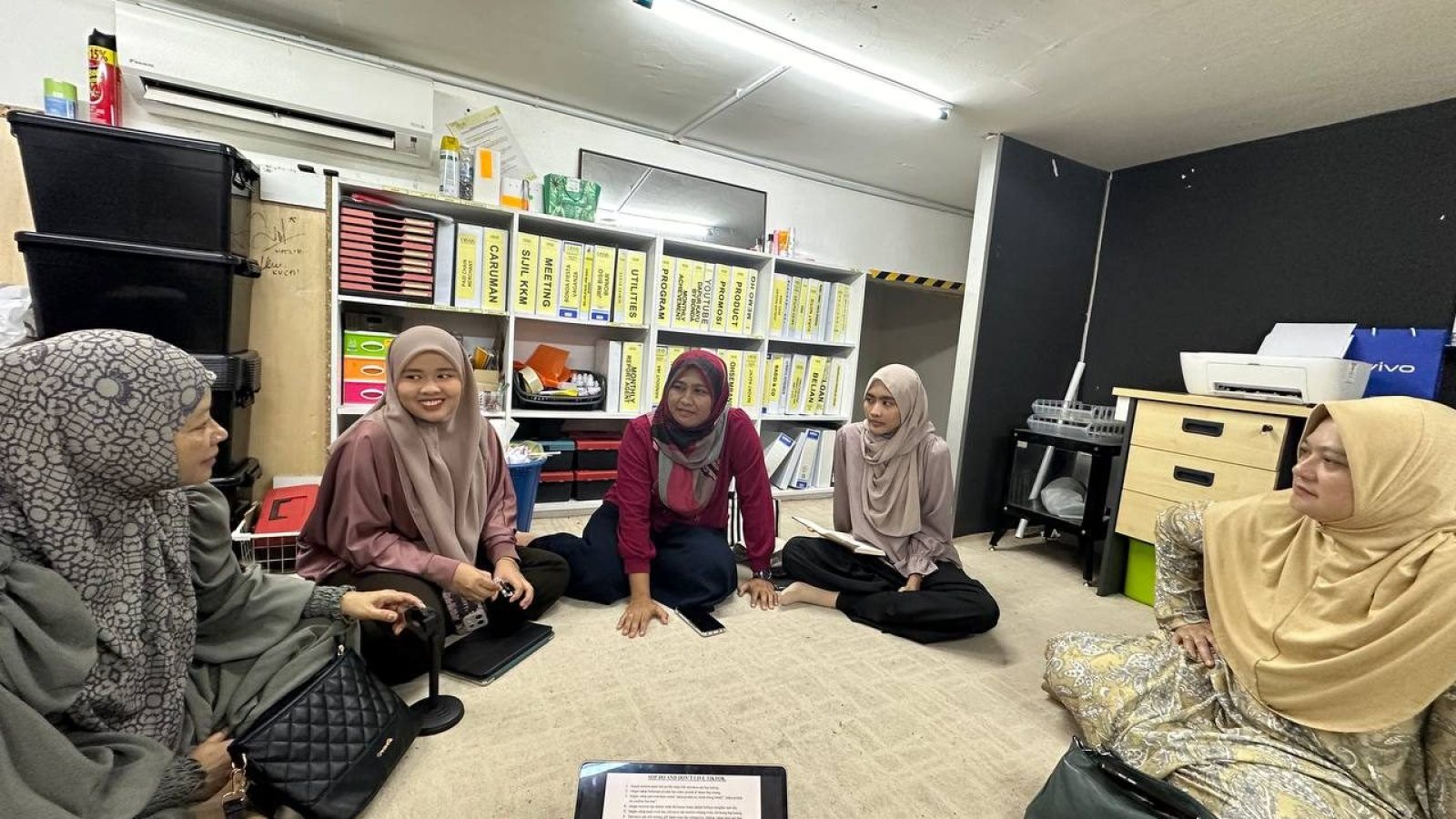 Sesi kelas pemasaran media sosial pengedar JRMNS