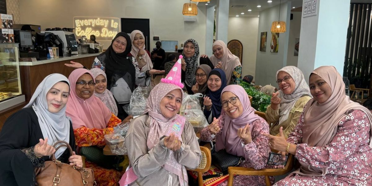 Sambutan Hari Lahir Stokis JRMNS, Puan Hajah Nazatul Azlin daripada Teamnogori Ohsem